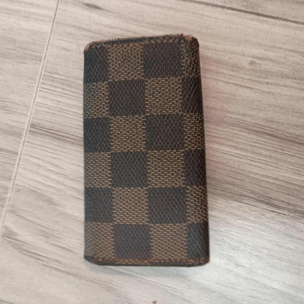 Authentic Louis Vuitton 4 Ring Key Holder Damier Ebene